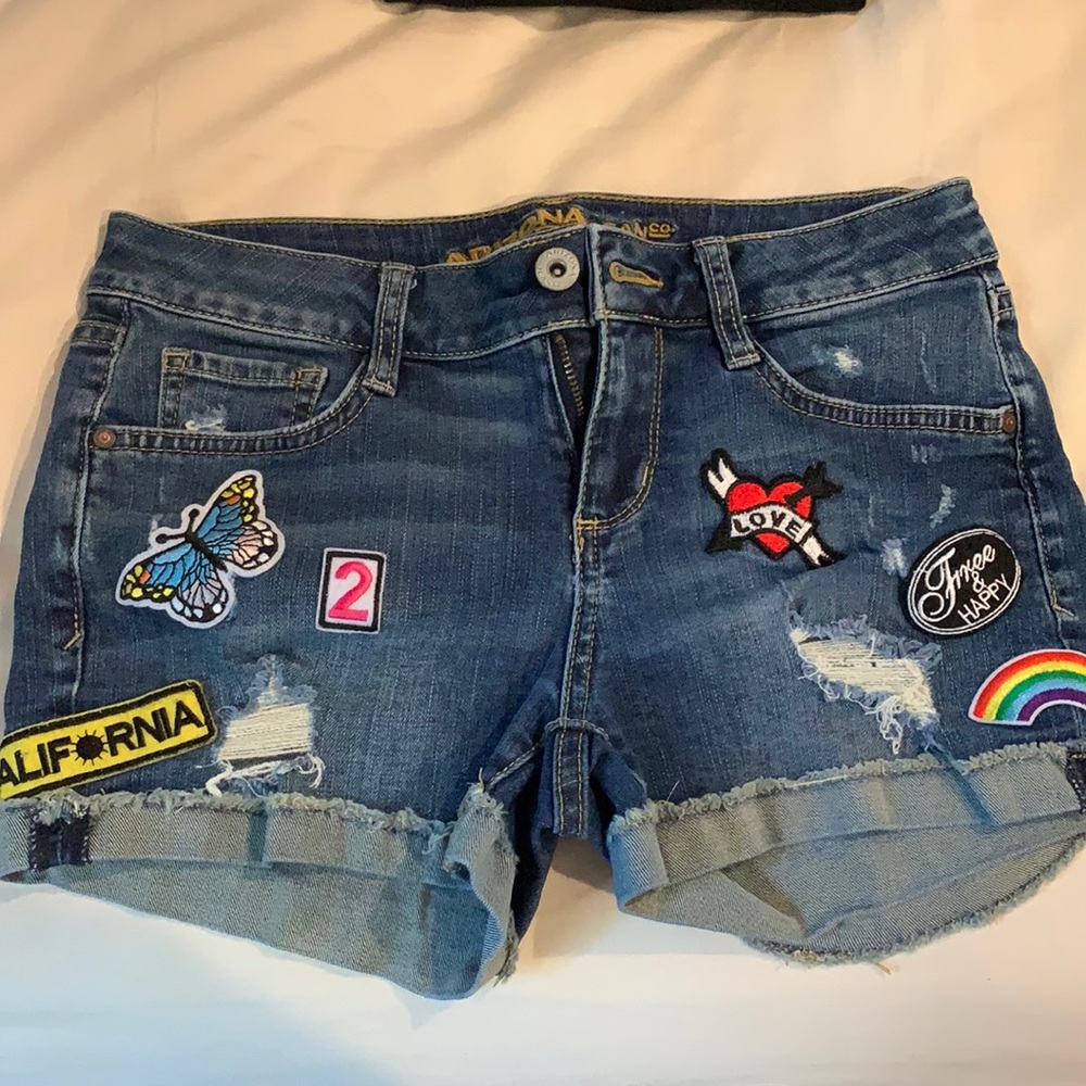 Super cute dark wash jean shorts with patches